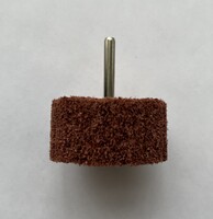 скотч брайт с шпинделем Ф60х30х6 Р80 Velro A э.корунд борд.